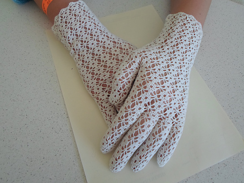 Obscure Pattern Friday - Things for your hands! : crochet