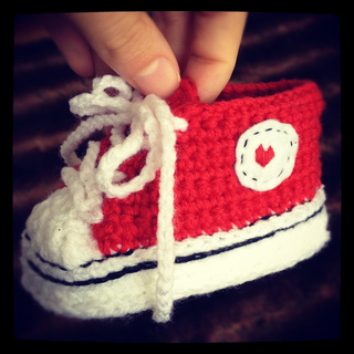 Ravelry: Crochet Baby Converse pattern by Suzanne Resaul
